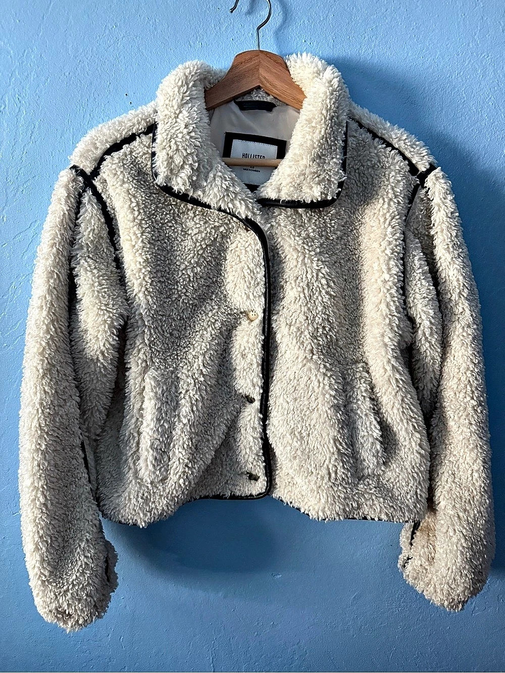 Hollister Teddy Jacket in Cream & Black Size XS